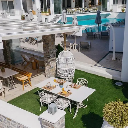 Cyano Hotel